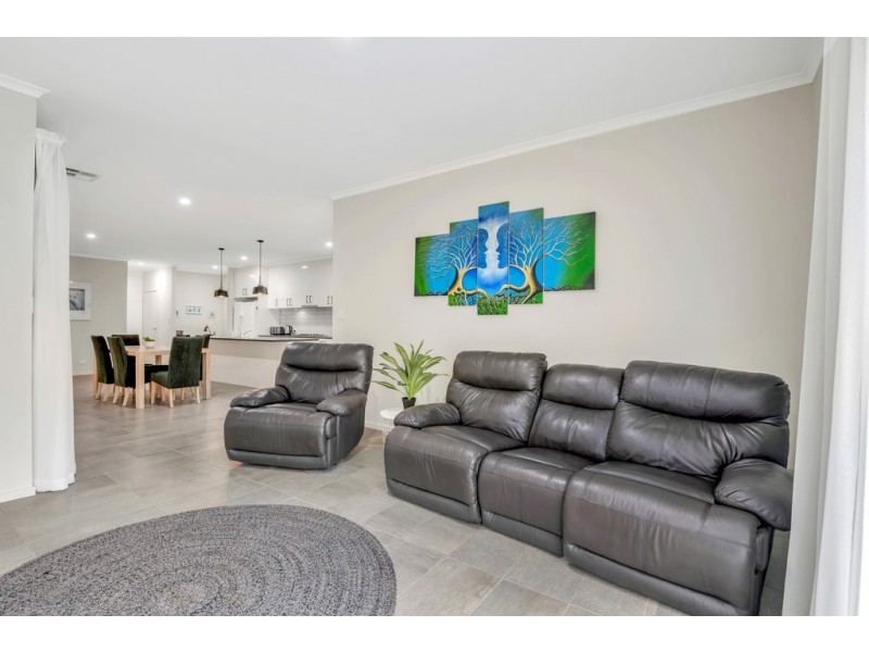10 Teal Avenue, Moana SA 5169