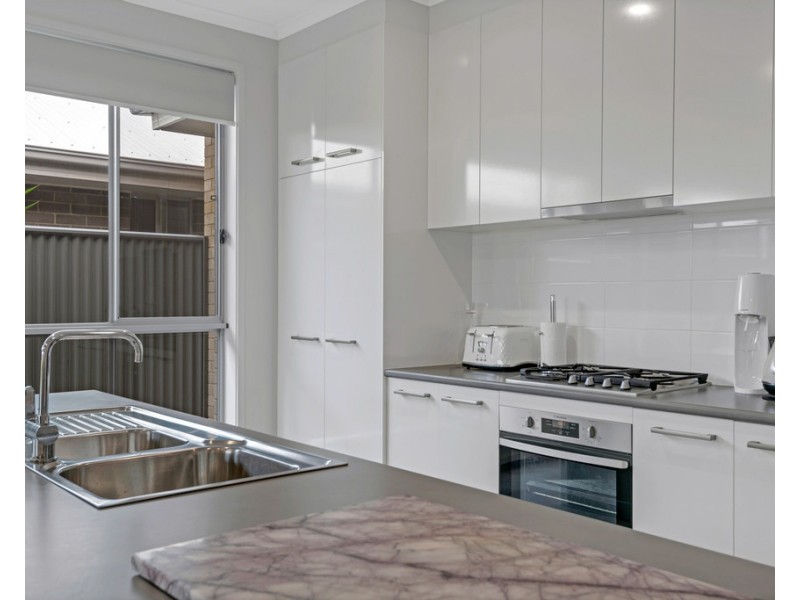 8 Navy Parade, Moana SA 5169