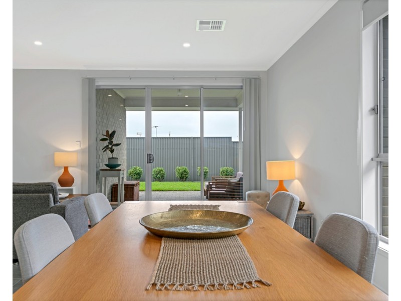 8 Navy Parade, Moana SA 5169