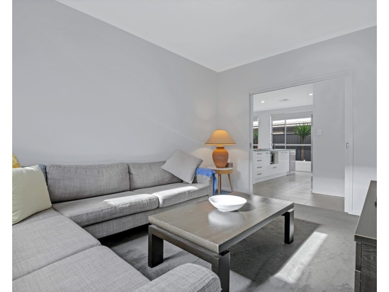 8 Navy Parade, Moana SA 5169