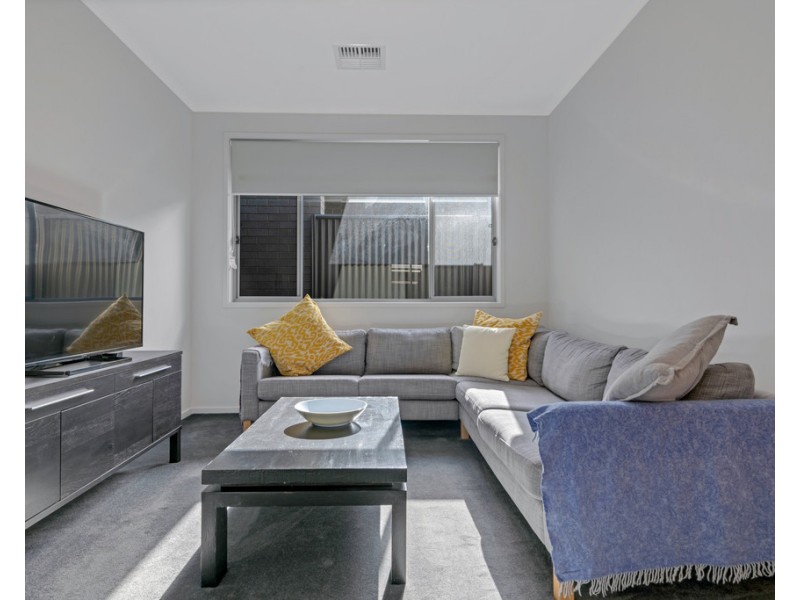 8 Navy Parade, Moana SA 5169