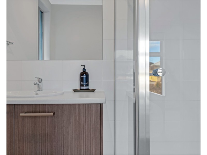 8 Navy Parade, Moana SA 5169