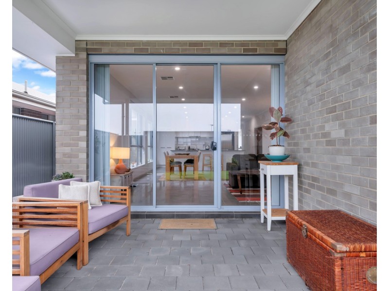 8 Navy Parade, Moana SA 5169