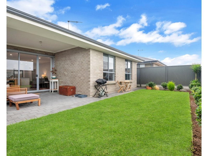 8 Navy Parade, Moana SA 5169