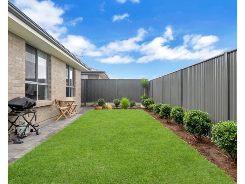 8 Navy Parade, Moana SA 5169