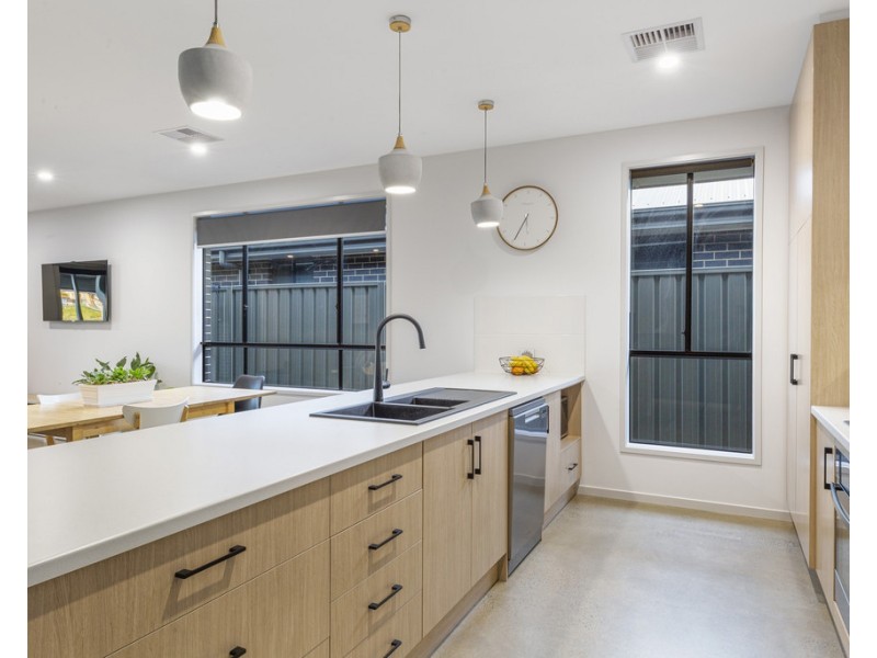 14 Hindmarsh Street, Seaford Heights SA 5169