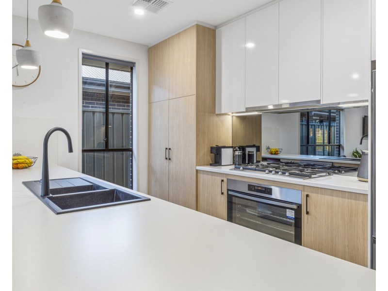 14 Hindmarsh Street, Seaford Heights SA 5169