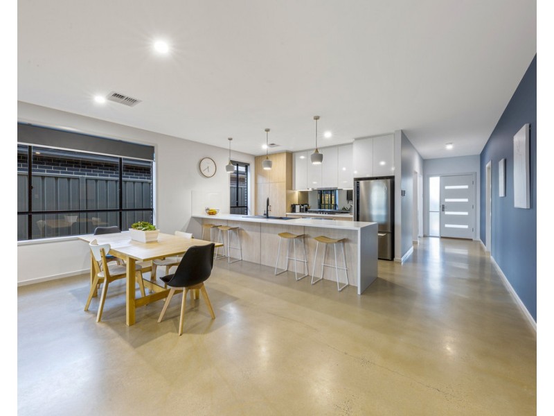 14 Hindmarsh Street, Seaford Heights SA 5169