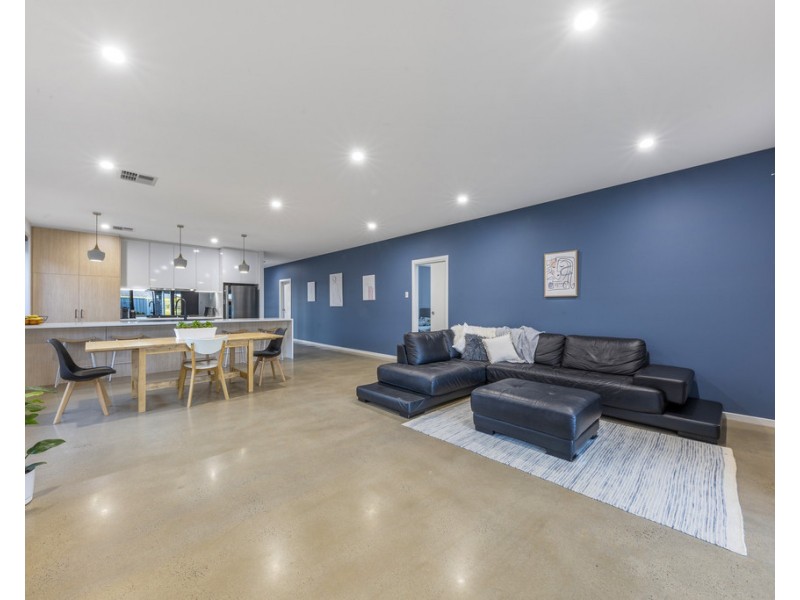 14 Hindmarsh Street, Seaford Heights SA 5169