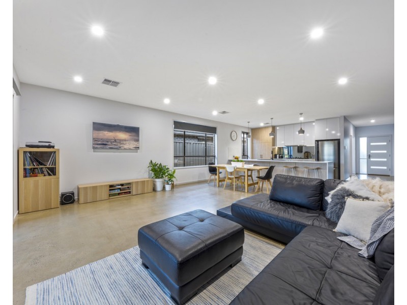 14 Hindmarsh Street, Seaford Heights SA 5169