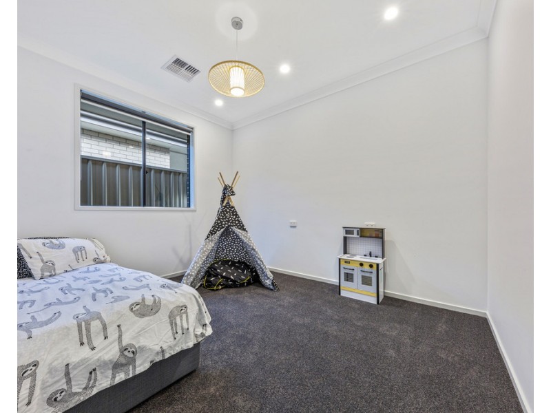 14 Hindmarsh Street, Seaford Heights SA 5169