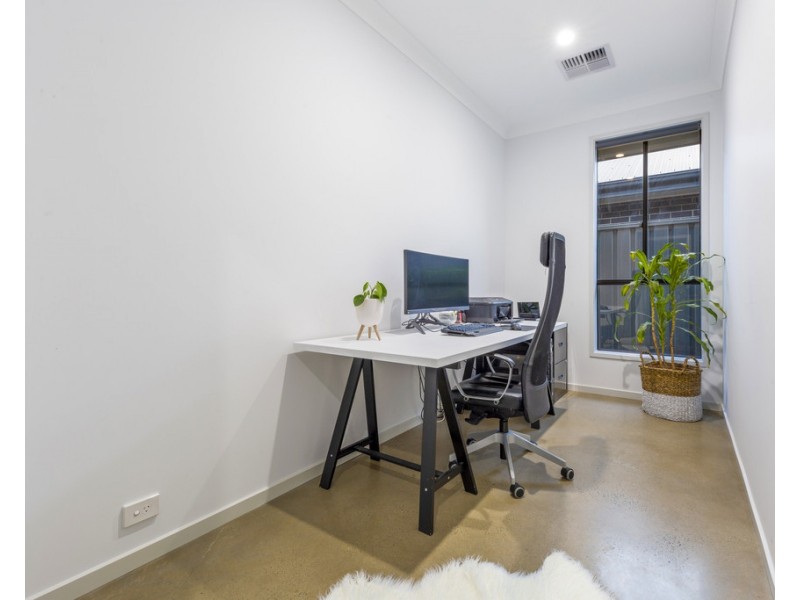 14 Hindmarsh Street, Seaford Heights SA 5169