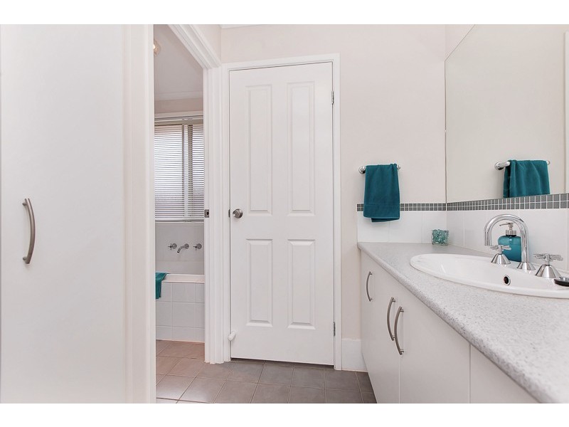 22 Cairns Way, Seaford Rise SA 5169