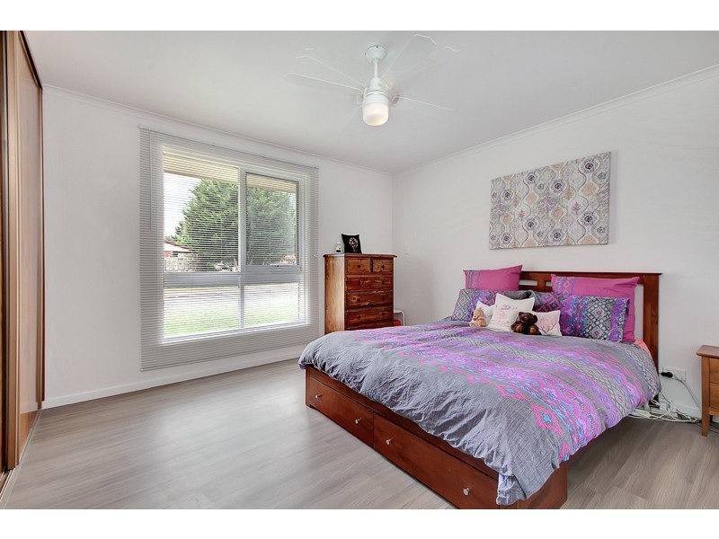 2 Leawarra Avenue, Seaford SA 5169