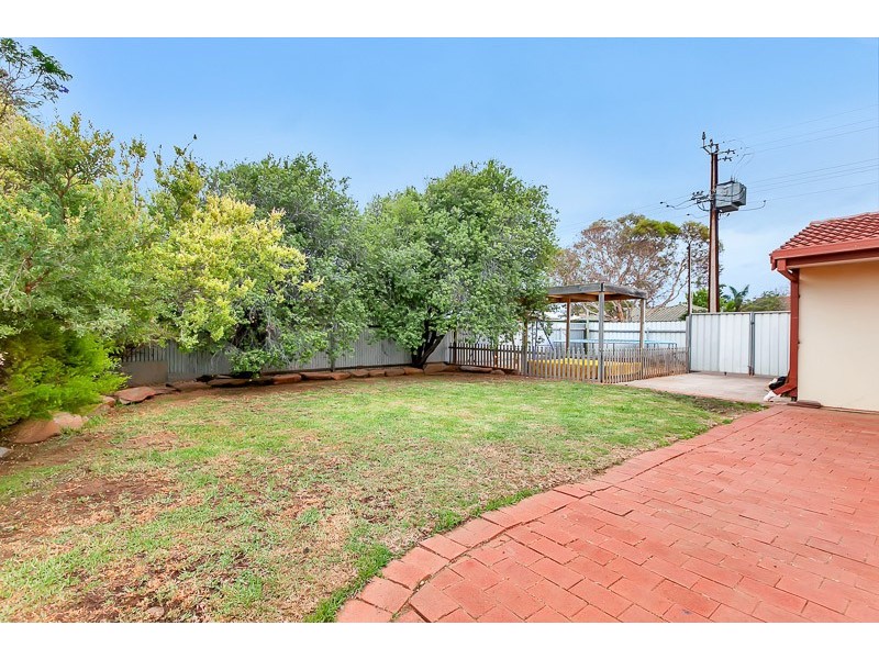 2 Leawarra Avenue, Seaford SA 5169