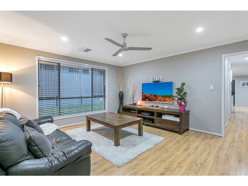 83 Beachport Road, Seaford Rise SA 5169