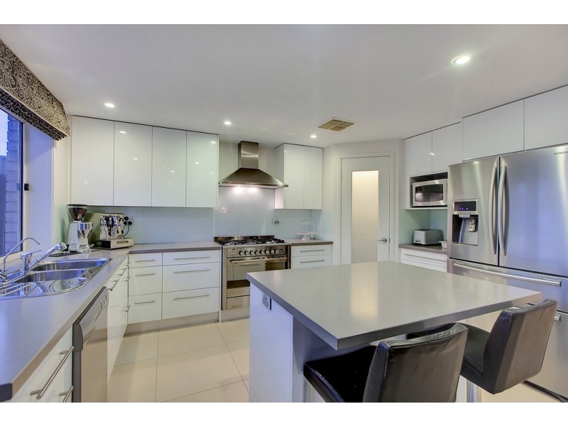 18 Portsea Drive, Seaford Rise SA 5169