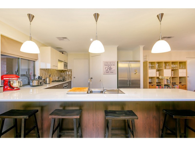 1 Manly Court, Seaford Rise SA 5169