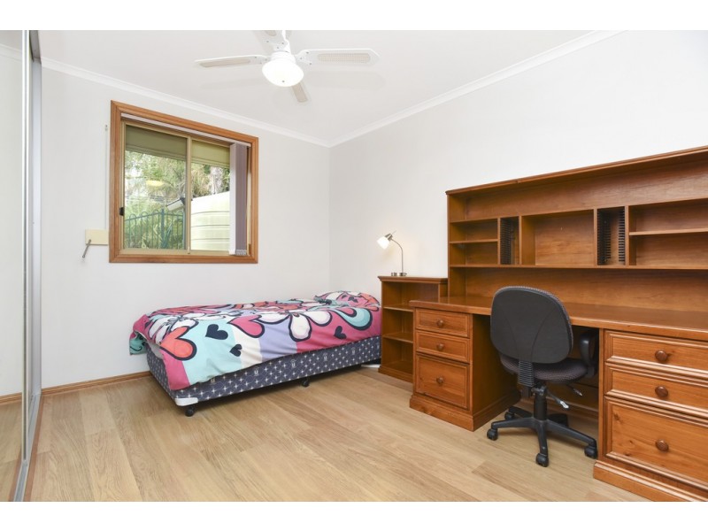 7 Elberry Close, Moana SA 5169