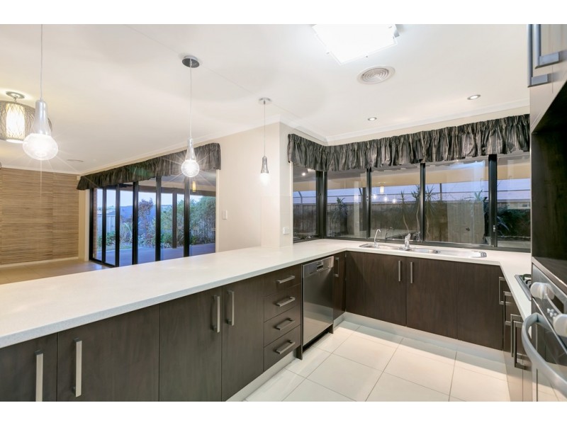 25 Esperance Boulevard, Seaford Rise SA 5169