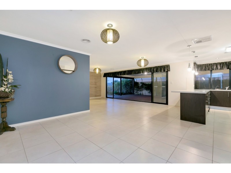 25 Esperance Boulevard, Seaford Rise SA 5169
