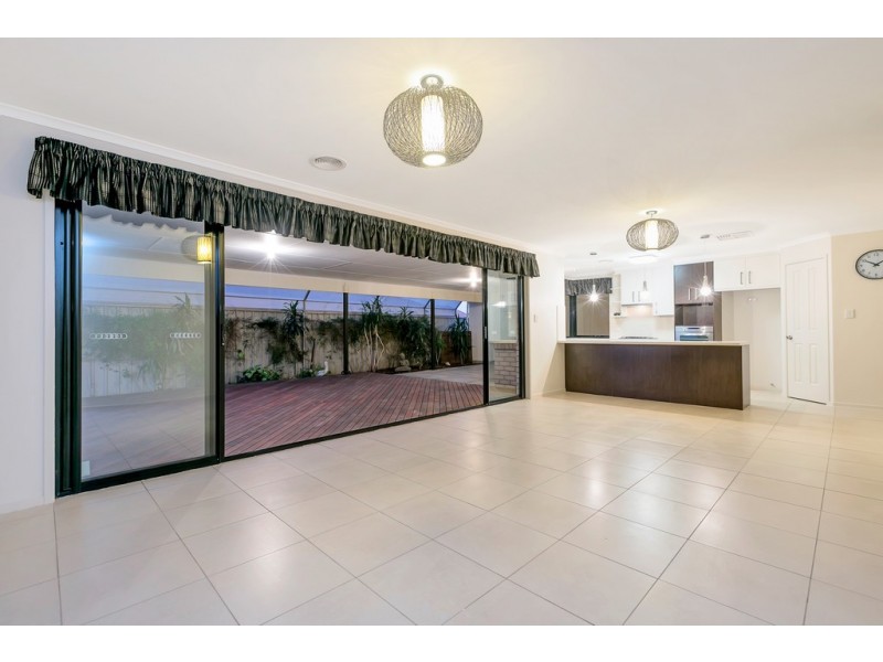 25 Esperance Boulevard, Seaford Rise SA 5169