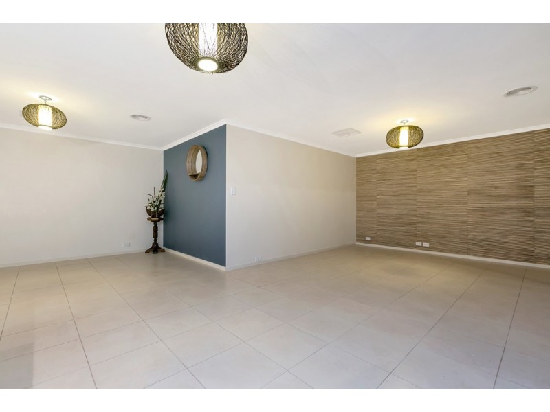 25 Esperance Boulevard, Seaford Rise SA 5169