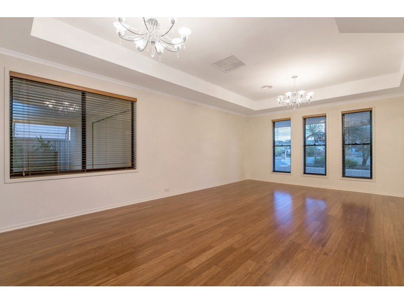 25 Esperance Boulevard, Seaford Rise SA 5169