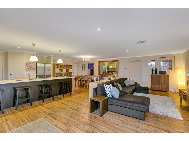 1 Manly Court, Seaford Rise SA 5169