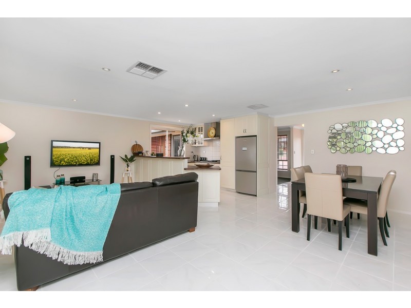 15 Goodrington Way, Moana SA 5169