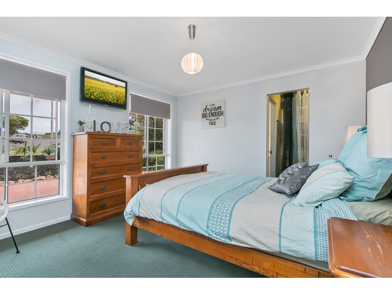 15 Goodrington Way, Moana SA 5169