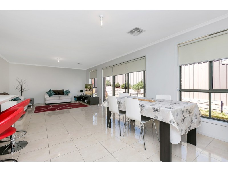 33 Manly Court, Seaford Rise SA 5169