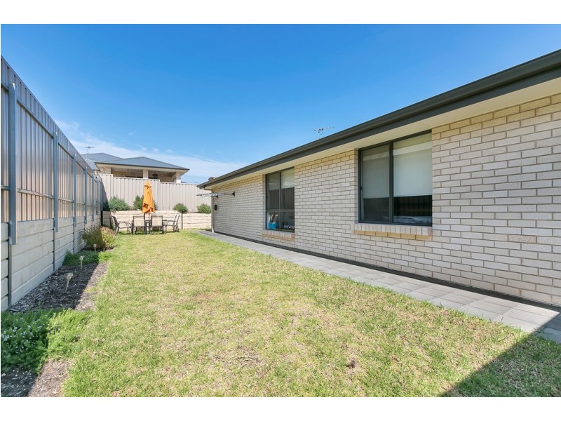 33 Manly Court, Seaford Rise SA 5169