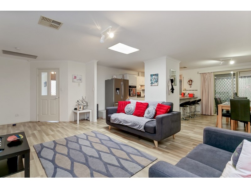 27 Grand Boulevard, Seaford Rise SA 5169