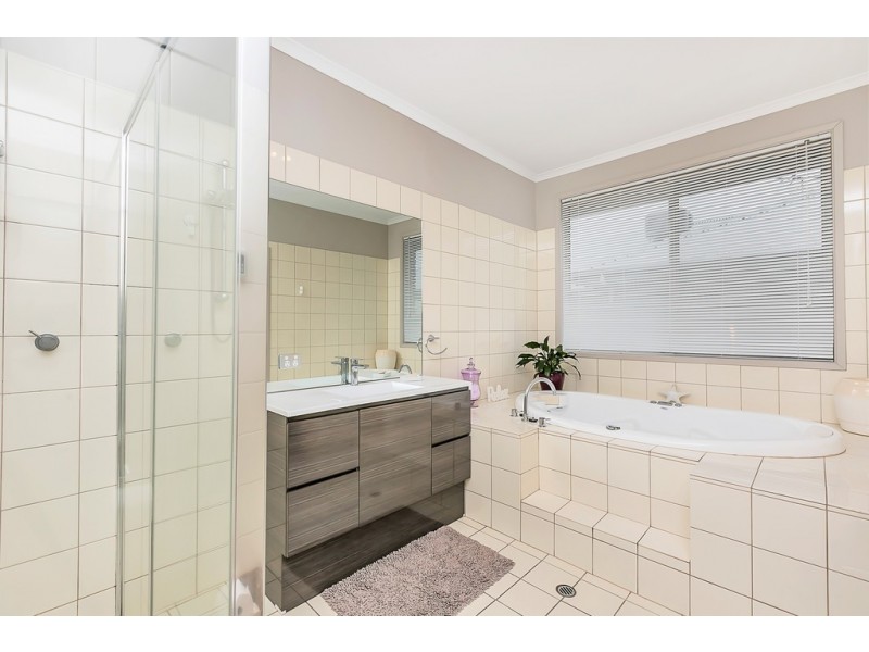11 Brookside Crescent, Seaford Rise SA 5169