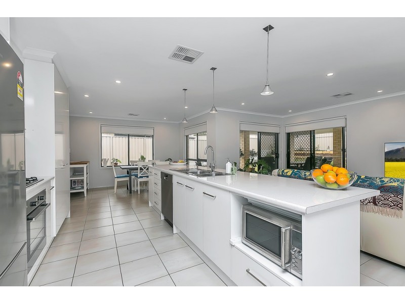 75 Beachport Road, Seaford Rise SA 5169