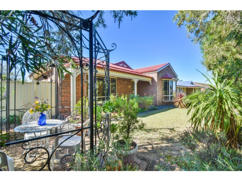 33a Clearwater Crescent, Seaford Rise SA 5169