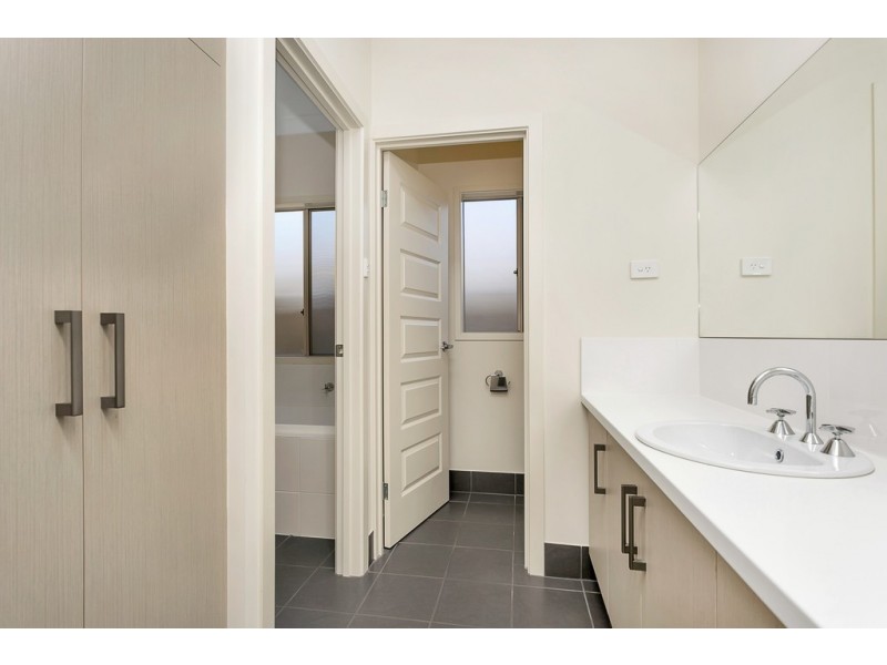 4 Polkinghorn Avenue, Aldinga Beach SA 5173