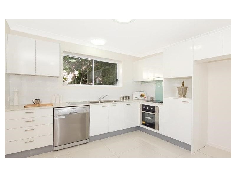 10/12 Lake Street, Yeronga QLD 4104