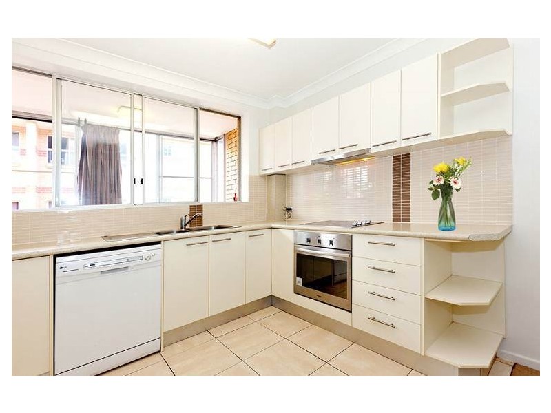 2/44 Kitchener Street, Coorparoo QLD 4151