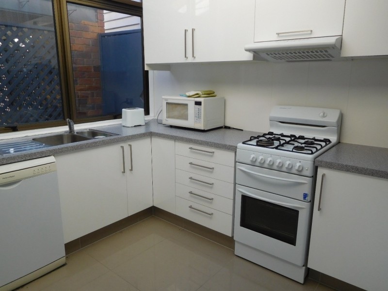 3/8 Pampling Street, Camp Hill QLD 4152