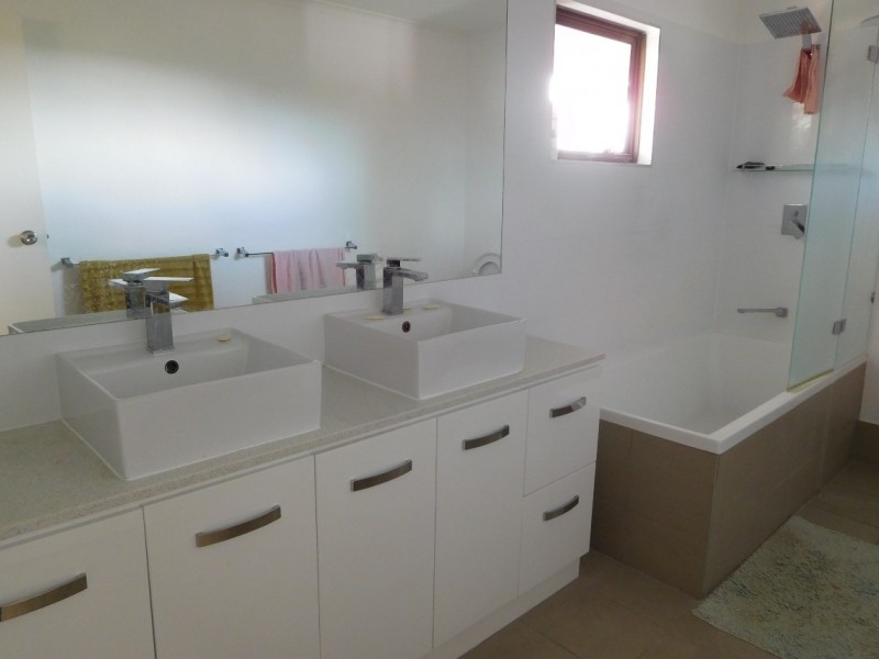 3/8 Pampling Street, Camp Hill QLD 4152