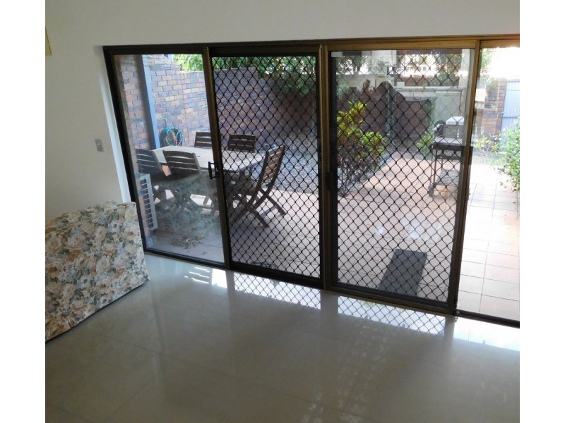 3/8 Pampling Street, Camp Hill QLD 4152