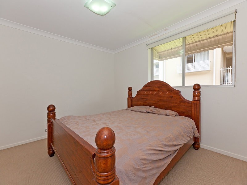 2/44 Kitchener St, Coorparoo QLD 4151