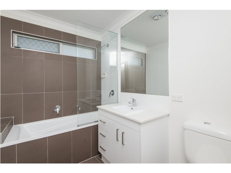 2/6 Sapphire Street, Brassall QLD 4305