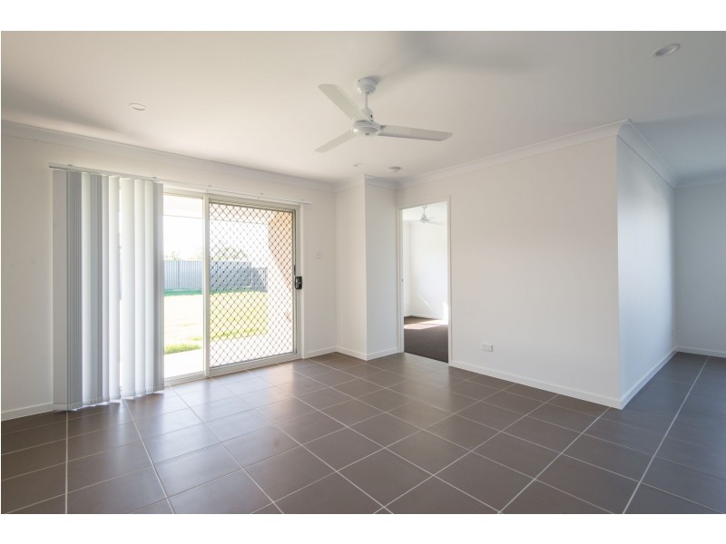 2/6 Sapphire Street, Brassall QLD 4305