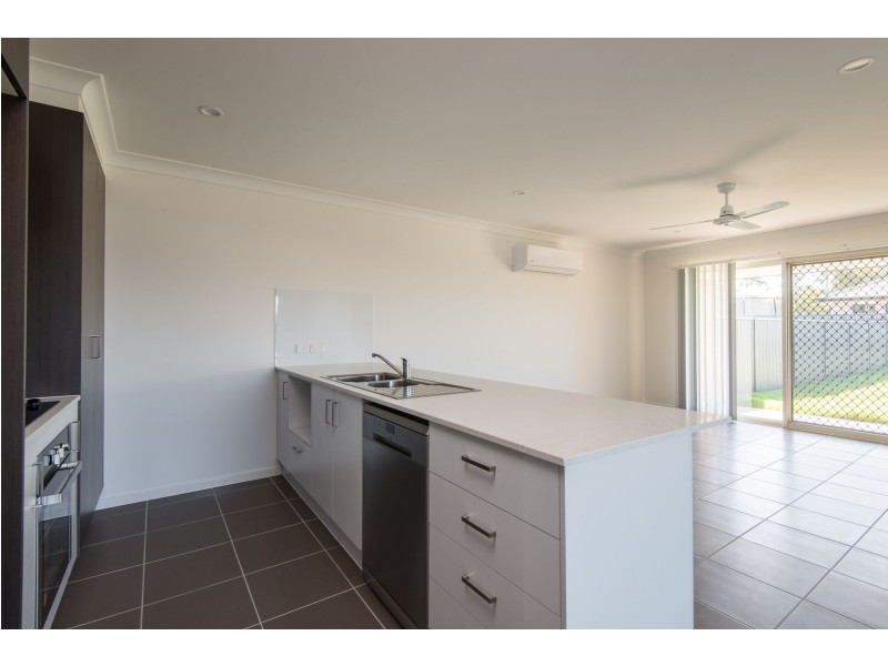 2/6 Sapphire Street, Brassall QLD 4305