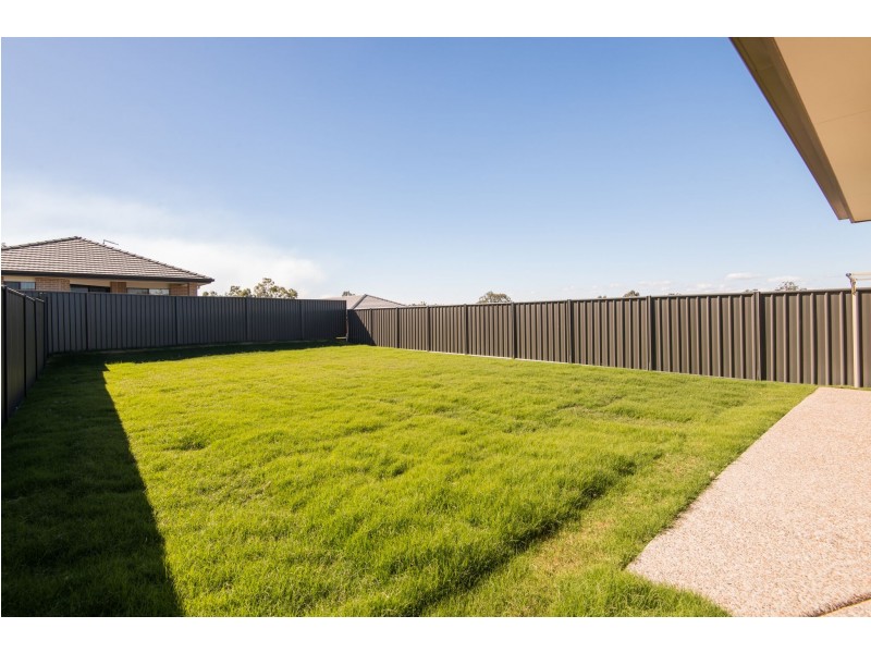2/6 Sapphire Street, Brassall QLD 4305