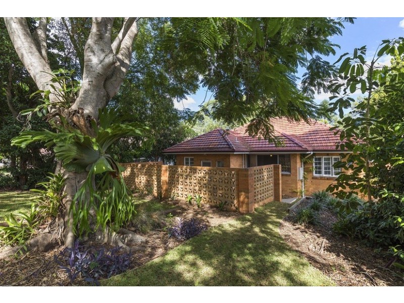 118 Holland Road, Holland Park QLD 4121