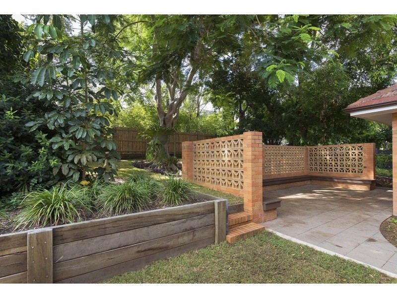 118 Holland Road, Holland Park QLD 4121